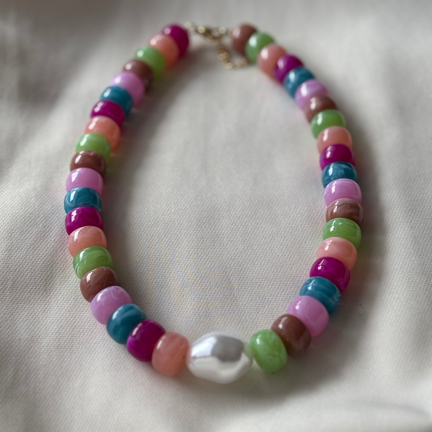 Ketting Rainbow pearl